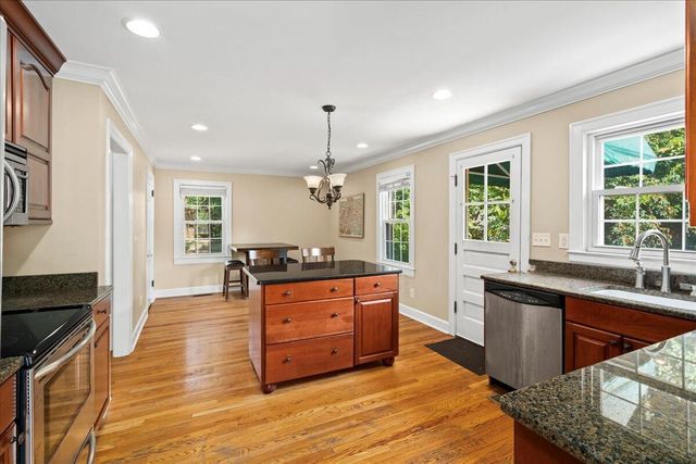 335 Queensway Drive, Lexington, KY 40502