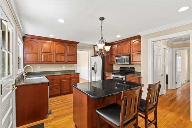 335 Queensway Drive, Lexington, KY 40502