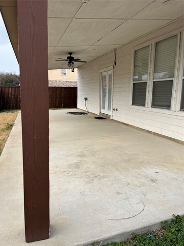 7504 Marsland Lane, Arlington, TX 76001