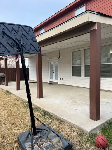 7504 Marsland Lane, Arlington, TX 76001