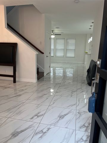 7504 Marsland Lane, Arlington, TX 76001