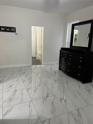 7504 Marsland Lane, Arlington, TX 76001