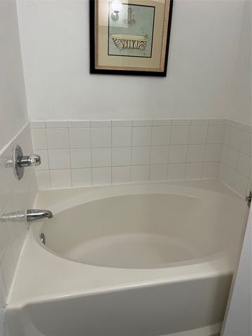 7504 Marsland Lane, Arlington, TX 76001