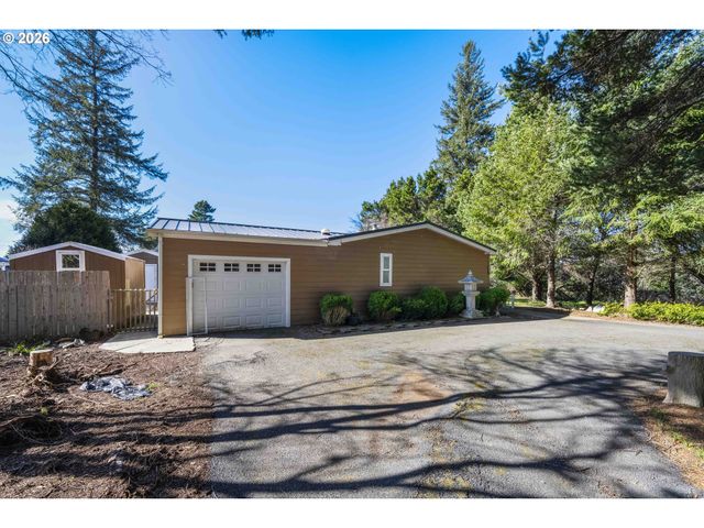 1030 JUNE Ave, Bandon, OR 97411
