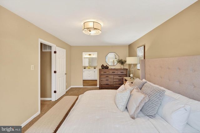 2295 SHAWN CT, Dunn Loring, VA 22027