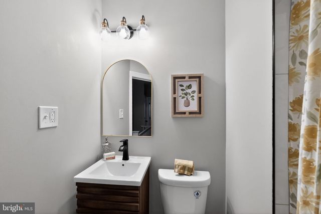 2002 LAVEER ST, Philadelphia, PA 19138