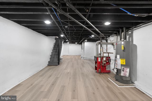 2002 LAVEER ST, Philadelphia, PA 19138