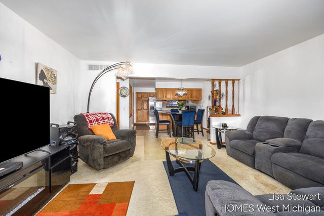 5951 Leisure South Drive SE, Grand Rapids, MI 49548