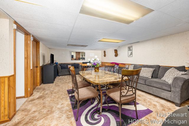 5951 Leisure South Drive SE, Grand Rapids, MI 49548