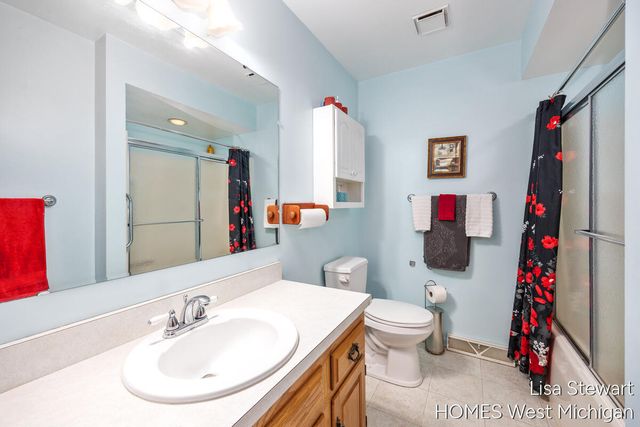 5951 Leisure South Drive SE, Grand Rapids, MI 49548