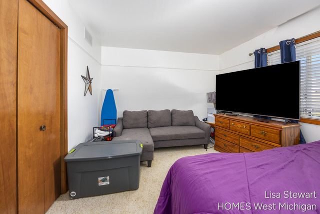 5951 Leisure South Drive SE, Grand Rapids, MI 49548