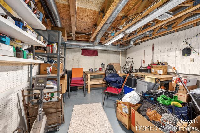 5951 Leisure South Drive SE, Grand Rapids, MI 49548