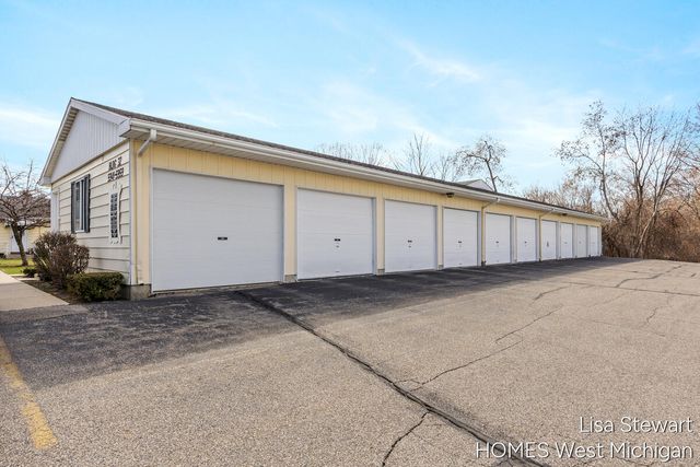 5951 Leisure South Drive SE, Grand Rapids, MI 49548