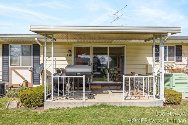 5951 Leisure South Drive SE, Grand Rapids, MI 49548