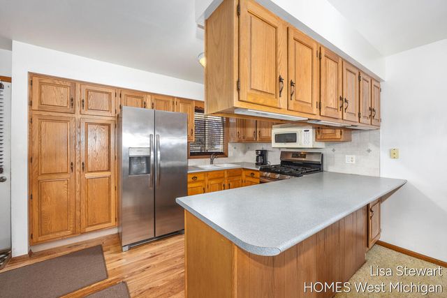 5951 Leisure South Drive SE, Grand Rapids, MI 49548