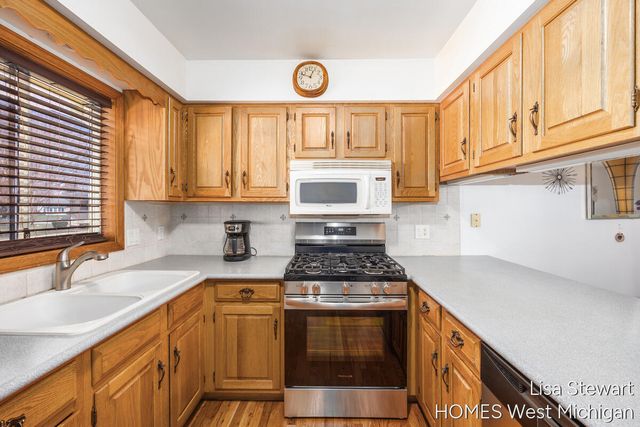 5951 Leisure South Drive SE, Grand Rapids, MI 49548