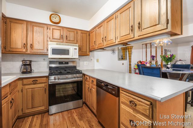 5951 Leisure South Drive SE, Grand Rapids, MI 49548