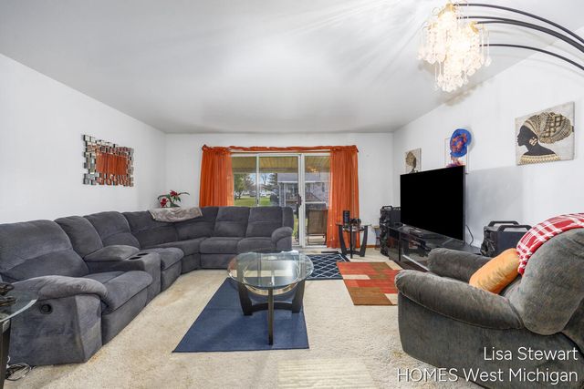 5951 Leisure South Drive SE, Grand Rapids, MI 49548