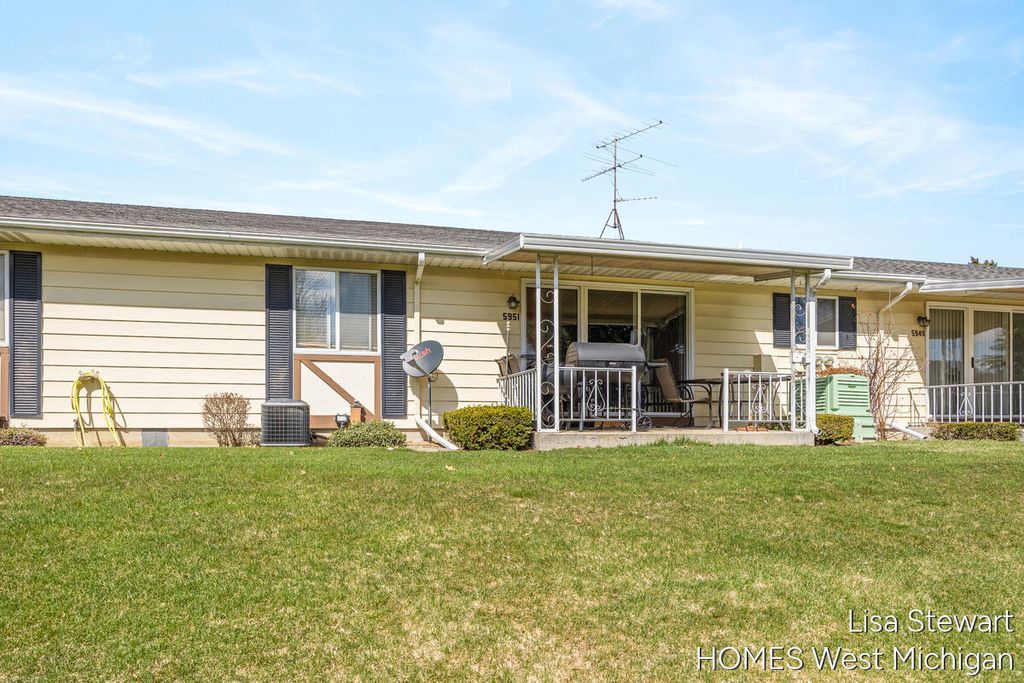 5951 Leisure South Drive SE, Grand Rapids, MI 49548