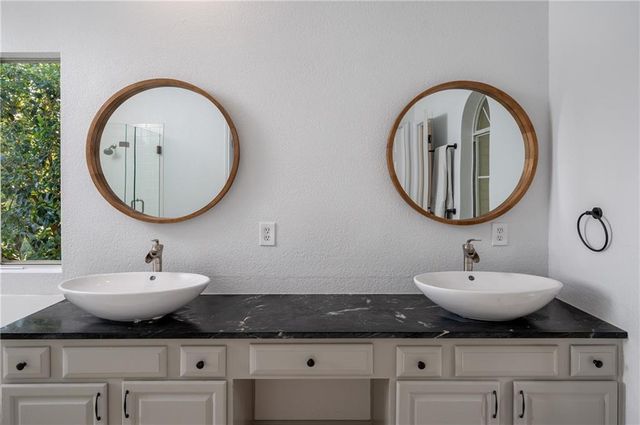 1306 Arronimink CIR, Austin, TX 78746