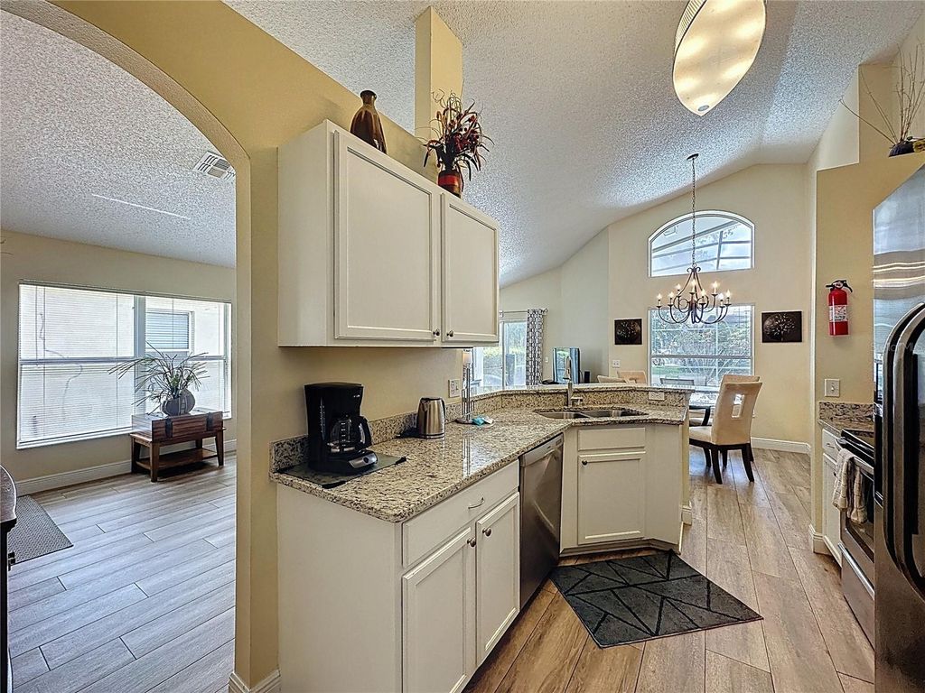 Image 14 of property listing at 2814 KOKOMO LOOP, Haines City, FL 33844