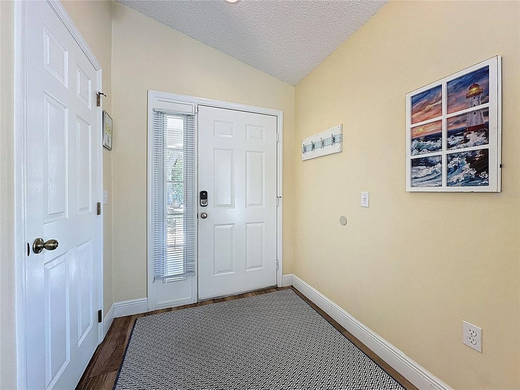 Image 3 of property listing at 2814 KOKOMO LOOP, Haines City, FL 33844