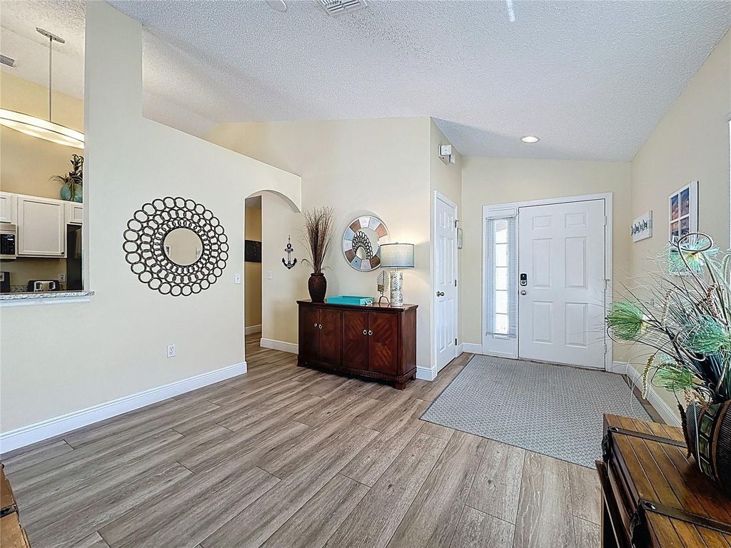 Image 4 of property listing at 2814 KOKOMO LOOP, Haines City, FL 33844