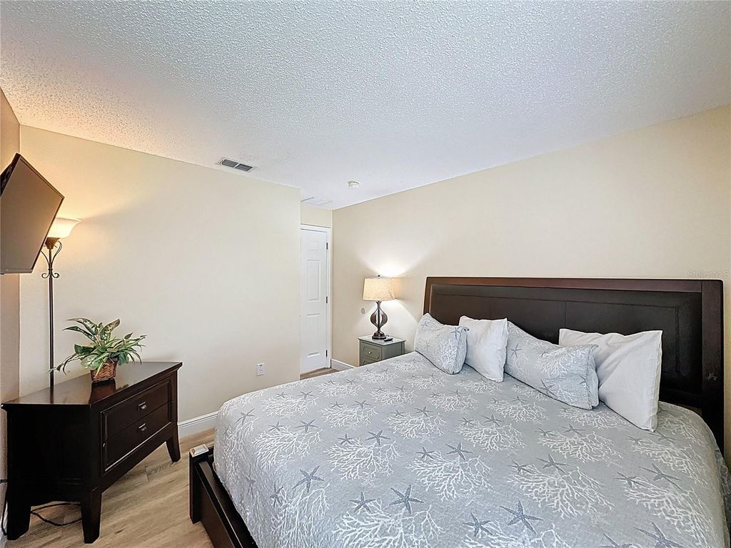 Image 32 of property listing at 2814 KOKOMO LOOP, Haines City, FL 33844