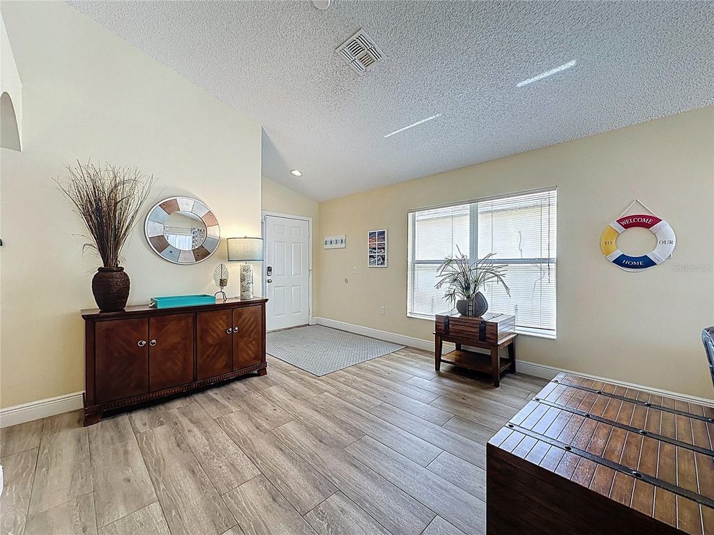 Image 5 of property listing at 2814 KOKOMO LOOP, Haines City, FL 33844