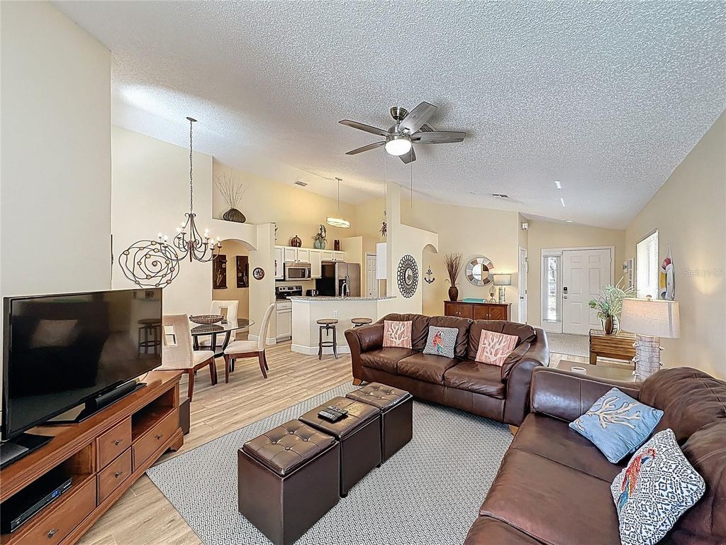 Image 6 of property listing at 2814 KOKOMO LOOP, Haines City, FL 33844