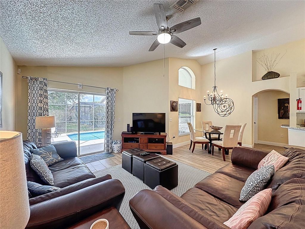 Image 10 of property listing at 2814 KOKOMO LOOP, Haines City, FL 33844