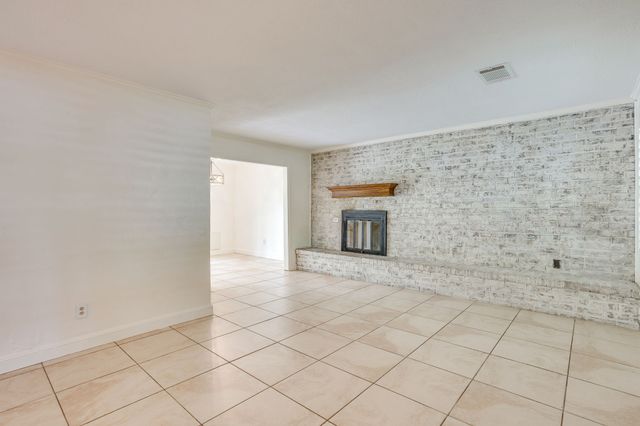 104 Wildwood Court, Azle, TX 76020