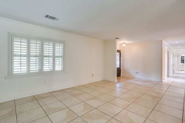 104 Wildwood Court, Azle, TX 76020