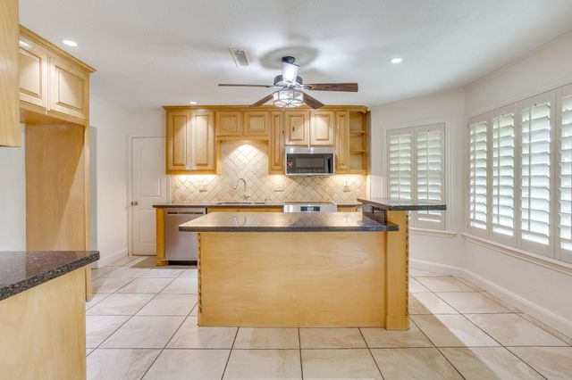 104 Wildwood Court, Azle, TX 76020