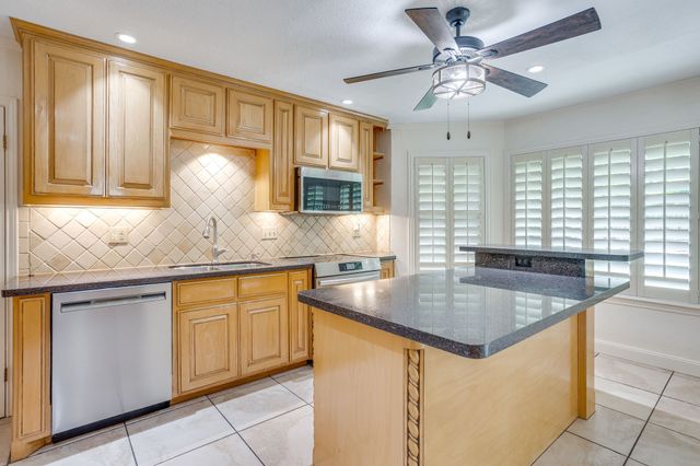 104 Wildwood Court, Azle, TX 76020