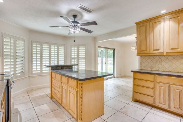 104 Wildwood Court, Azle, TX 76020