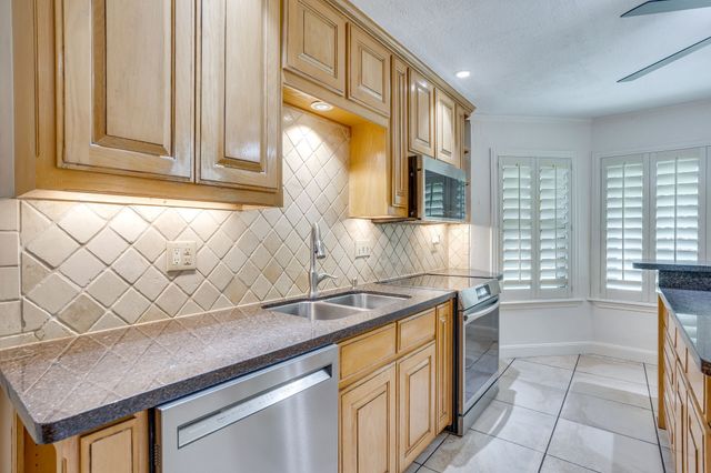 104 Wildwood Court, Azle, TX 76020