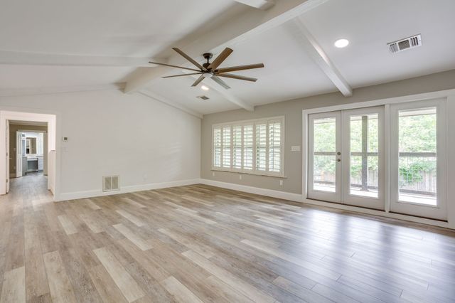 104 Wildwood Court, Azle, TX 76020