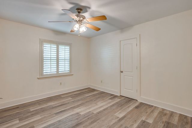 104 Wildwood Court, Azle, TX 76020