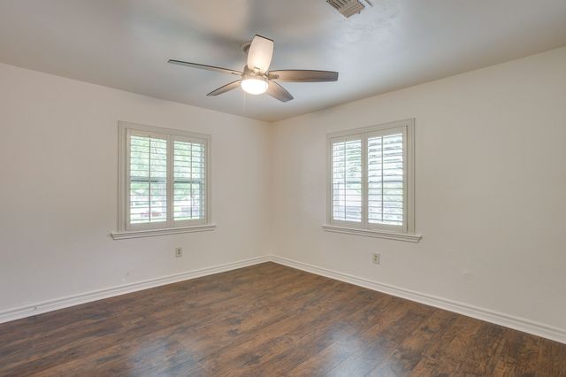 104 Wildwood Court, Azle, TX 76020