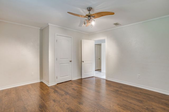 104 Wildwood Court, Azle, TX 76020