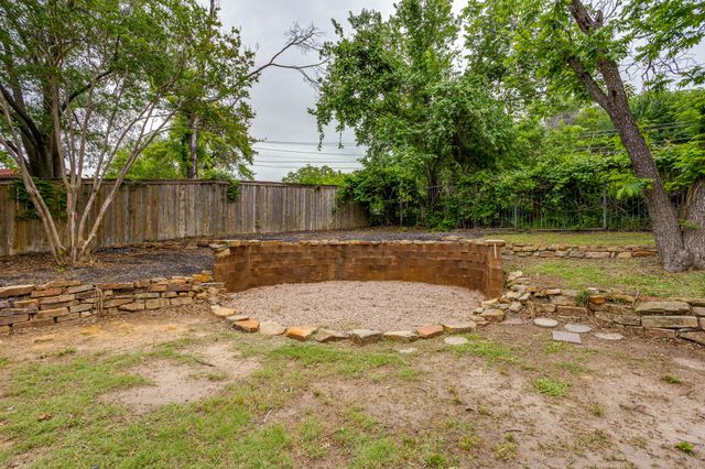 104 Wildwood Court, Azle, TX 76020