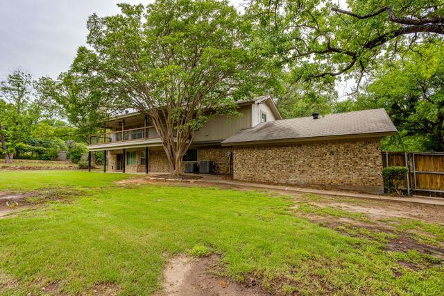104 Wildwood Court, Azle, TX 76020