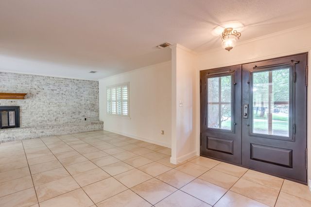 104 Wildwood Court, Azle, TX 76020