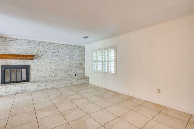 104 Wildwood Court, Azle, TX 76020