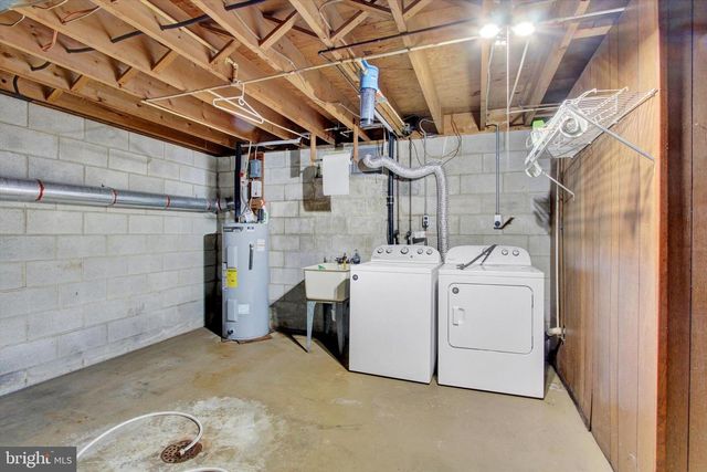 5627 BLUE HILL RD, Glenville, PA 17329
