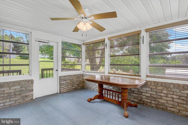 5627 BLUE HILL RD, Glenville, PA 17329