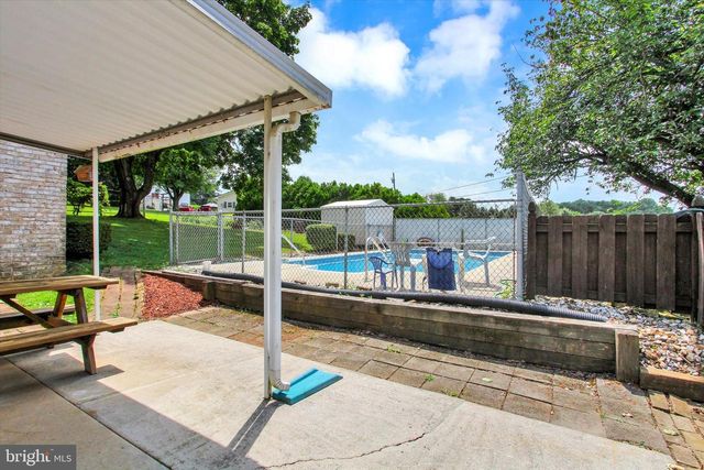 5627 BLUE HILL RD, Glenville, PA 17329