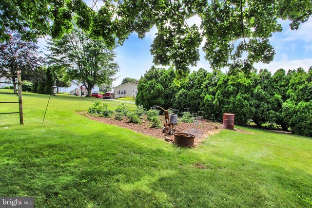 5627 BLUE HILL RD, Glenville, PA 17329