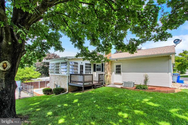 5627 BLUE HILL RD, Glenville, PA 17329